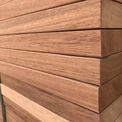 菠萝格木材 从原木到家具，探索户外防腐木的卓越选择